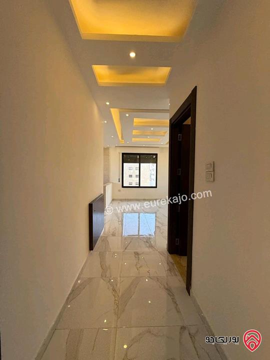 شقة سوبر ديلوكس طابق ثالث دوبلكس مساحة 250م للبيع في عمان - الجبيهة 