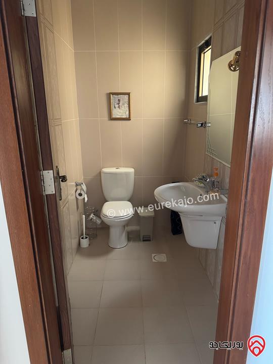 شقة طابق اخير مساحة 187م مع رووف منفصل 48م وترس 110م للبيع في عمان - مرج الحمام