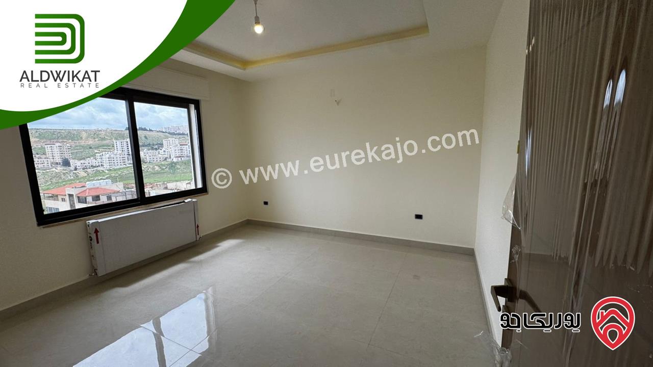 شقة للبيع في عمان - الجبيهة طابق اول مساحة البناء 175م والترس 10م موقع مميز واطلالة