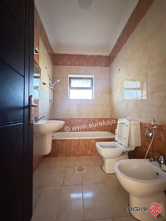 شقة طابق ثالث مساحة 220م للايجار في عمان - خلدا 