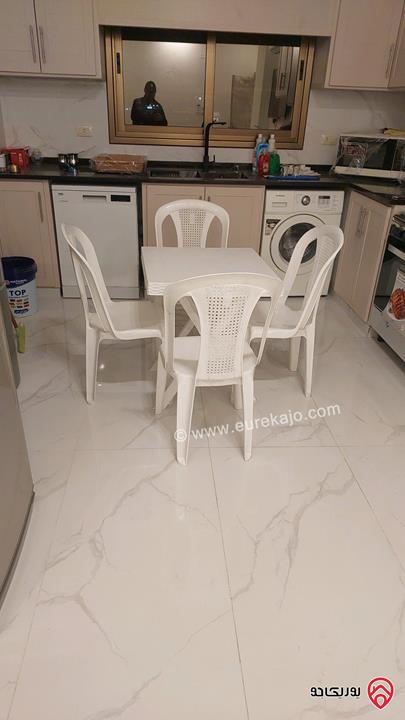 شقة مساحة 100م أرضية للايجار للطلبة مفروشة جزئي او كامل في اربد