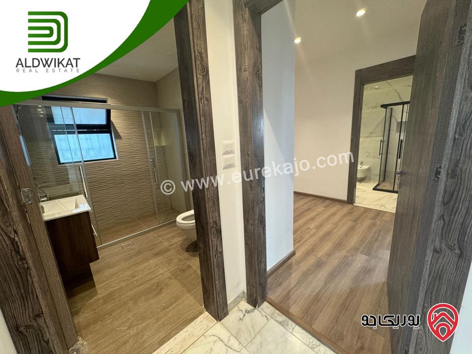 فيلا مستقلة للبيع في عمان - ام السماق مساحة الارض 1250م ومساحة البناء 670م ومساحة الحديقة 750م ومساحة الترس 200م