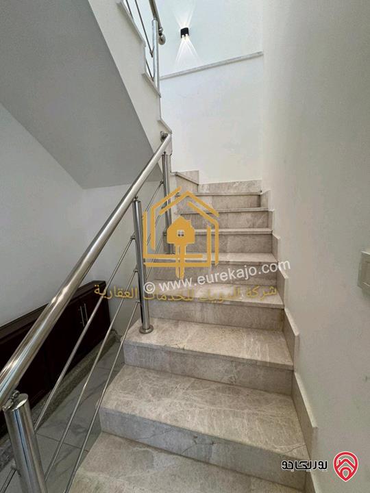 شقة دوبلكس لم تسكن طابق ثالث مع روف مساحة 215م للايجار في عمان - طريق المطار 