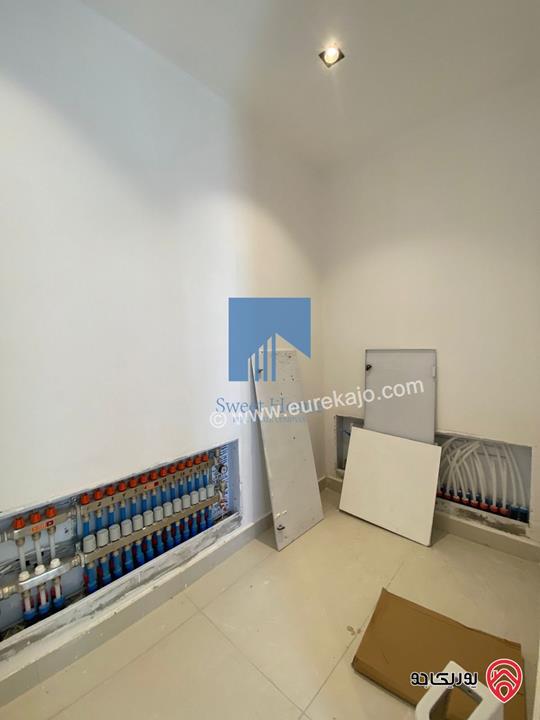 شقة طابقية طابق ثاني 306م تشطيب سوبر ديلوكس لم تسكن للبيع في عمان - أم السماق