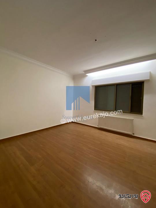 شقة مميزة للبيع في عمان - الرابية طابق ثالث 200م مع روف 100م تشطيب سوبر ديلوكس