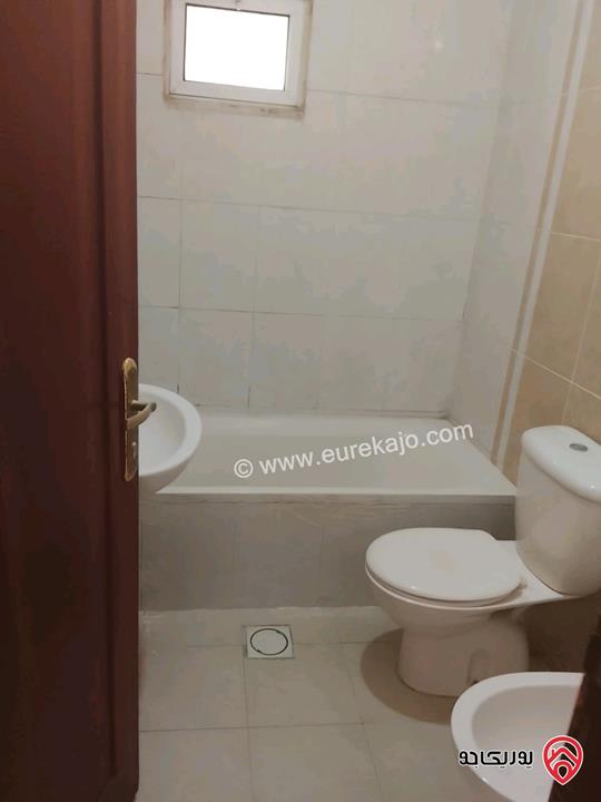 شقة تسوية مفرغة مساحة 165م داخلي و 60م خارجي للبيع في اربد