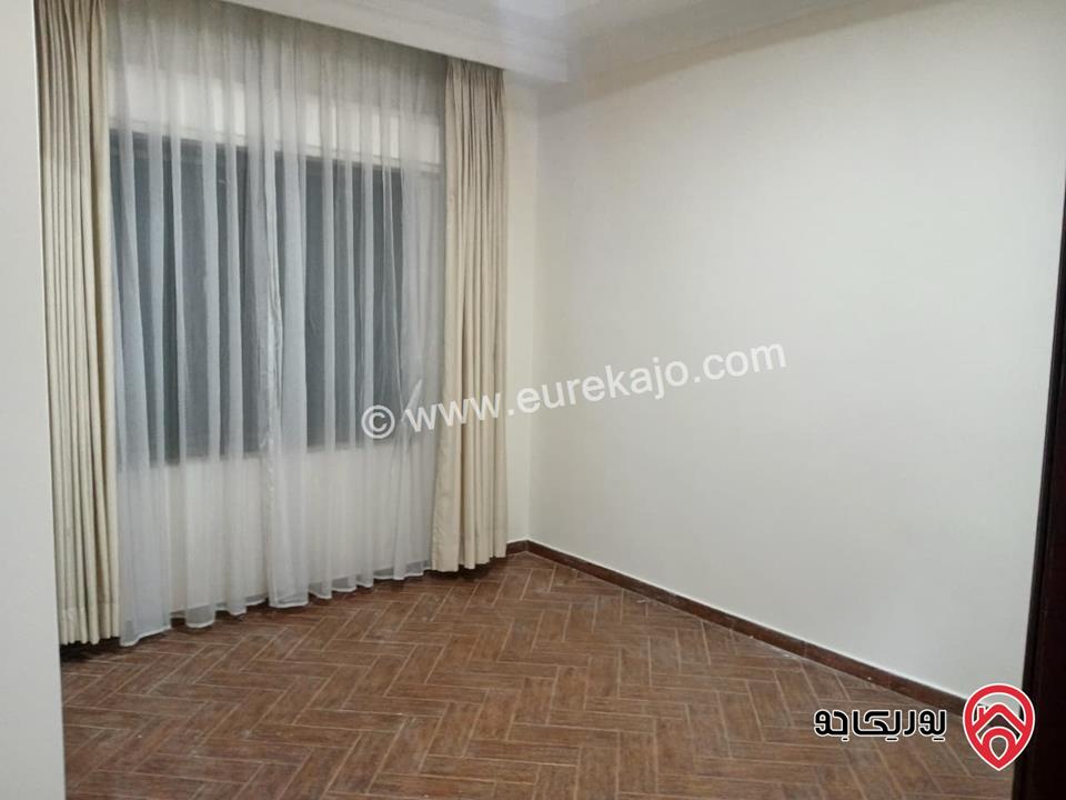 شقة أرضية فاخرة مساحة 300م داخلي و 300م خارجي للايجار في عمان - عبدون