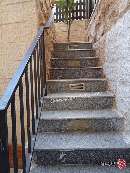 شقة دوبلكس أرضية شبه مستقلة مساحة 375م داخلي و 300م خارجي للبيع في عمان - خلدا