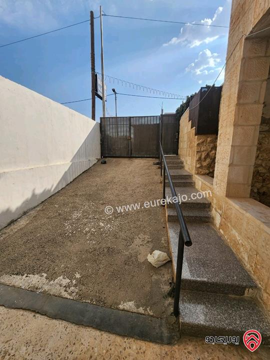 شقة شبه أرضية مساحة 150م داخلي و 120م خارجي للبيع في اربد - الحي الشرقي