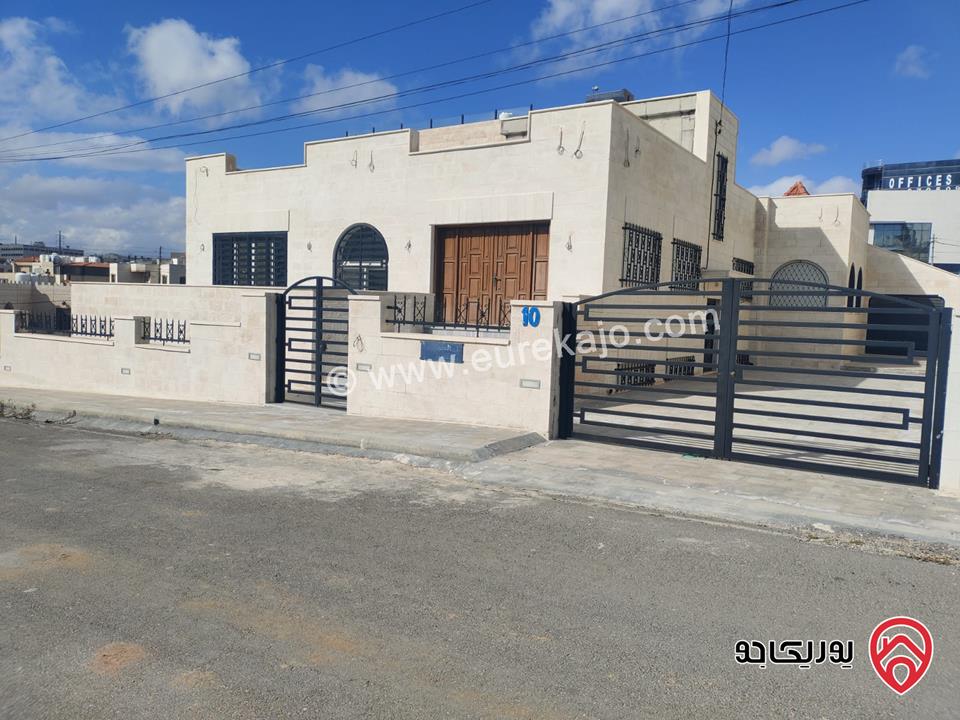 فيلا مساحة الارض 672م مساحة البناء 600م للبيع في عمان - دير غبار حي السهل 