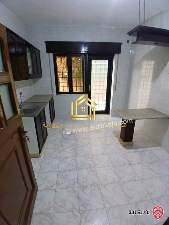 شقة فارغة طابق تسوية مساحة 130م داخلي و 40م خارجي للايجار في عمان - الرابية