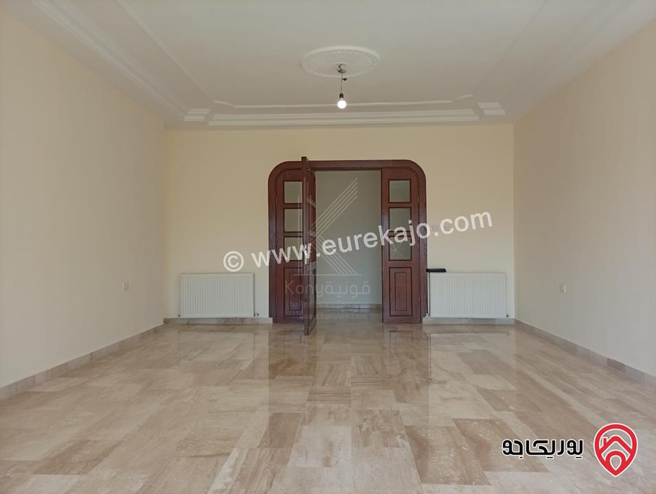 شقة فاخرة طابق اخير مع روف بمساحة داخلية 183م ومساحة الروف 140م للبيع في عمان - خلدا