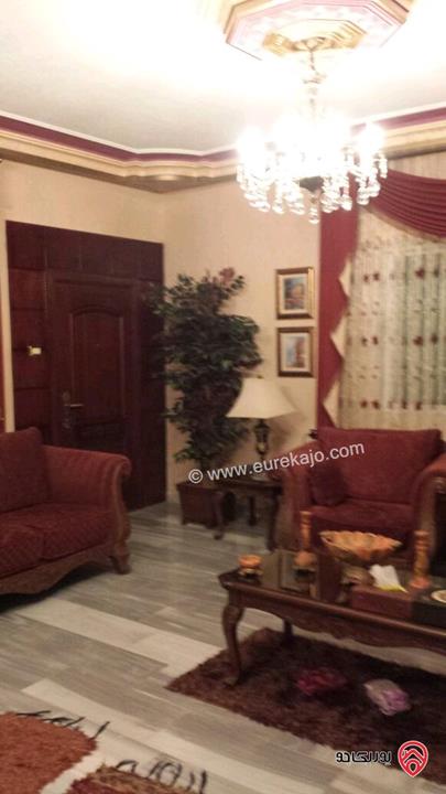 شقة أرضية مساحة 213م تراسات مكرمدة 200م للبيع في عمان - المدينة الرياضية 