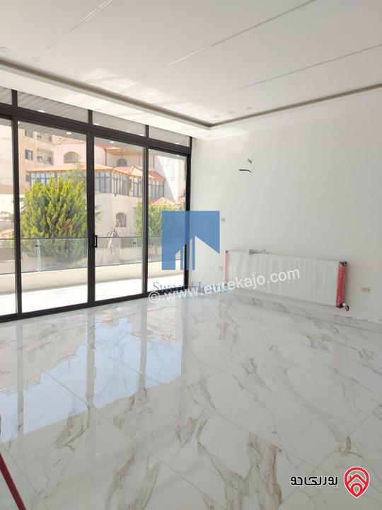 شقة فاخرة طابق ثالث دوبلكس مساحة 220م لم تسكن للبيع في عمان خلدا - خلف المستشفى السعودي ومقابل ميداس