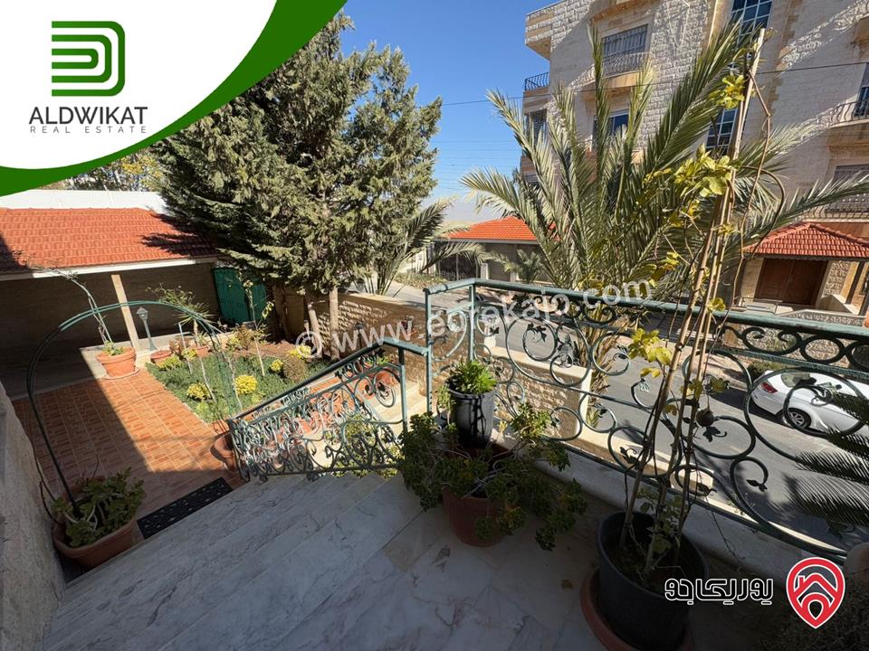 فيلا مساحة الارض 760م ومساحة البناء 800م ومساحة الحديقة 400م للبيع في عمان - الجبيهة/ خلف الجامعة الاردنية
