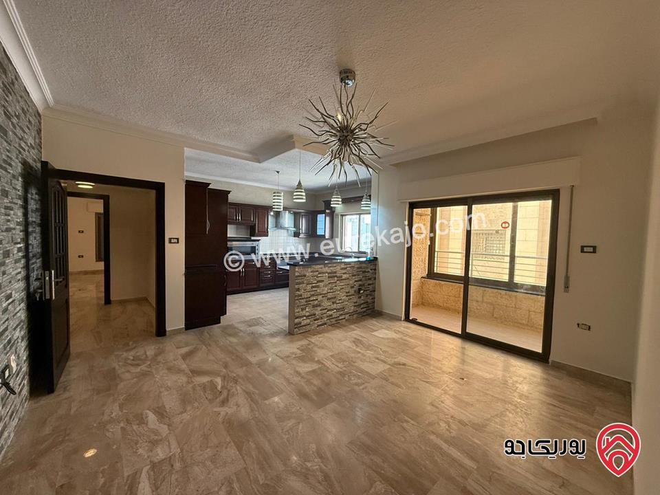 شقة مميزة طابق ثاني مساحة 175م للبيع في عمان - خلدا 