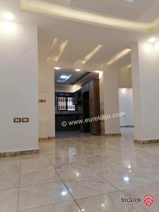 شقة فارغة تصلح لعرسان او عائلة صغيرة مساحة 95م للايجار في عمان - الرابية من المالك مباشرة