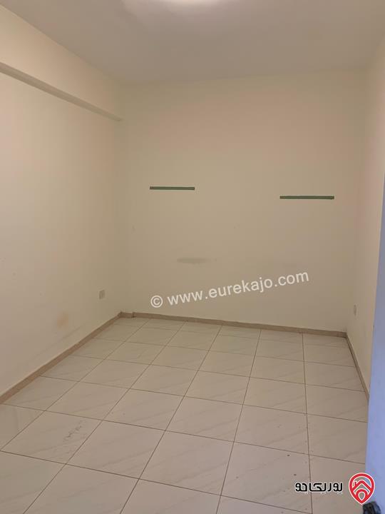 شقة صغيرة فارغة مساحة 55م للإيجار السنوي 200 دينار تدفع كل ثلاث شهور في جبل عمان