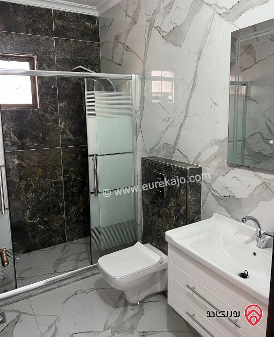 شقة مساحة 200م طابق أرضي للبيع في الزرقاء الجديدة 