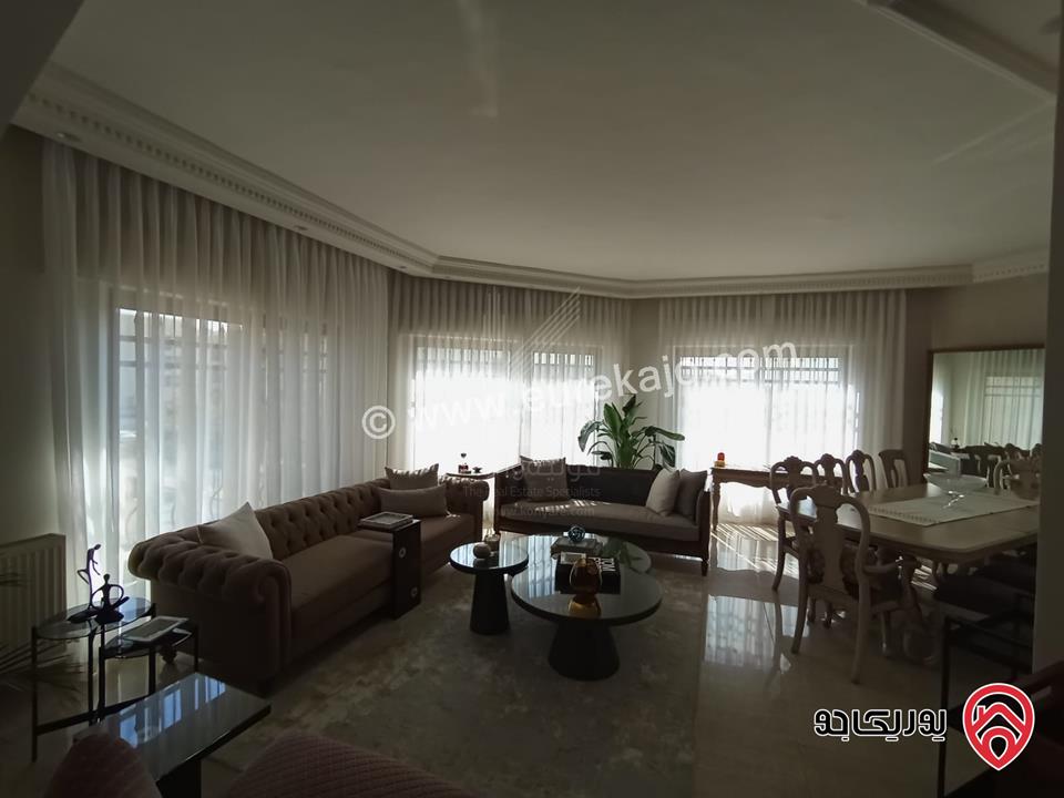 شقة فاخرة طابق أخير مع روف مساحة 211م للبيع في عمان - خلدا مع اطلالة مميزة