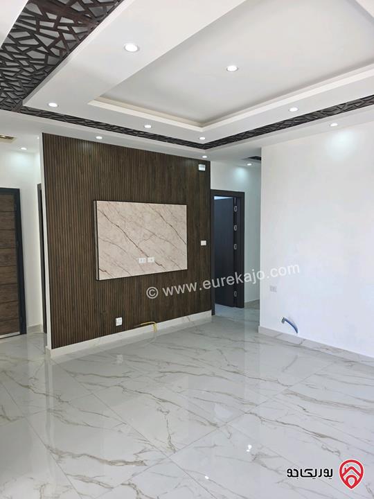 شقة أرضية مساحة 143م مع باركنج وترس ومدخل خاص 50م للبيع في عمان - شفا بدران