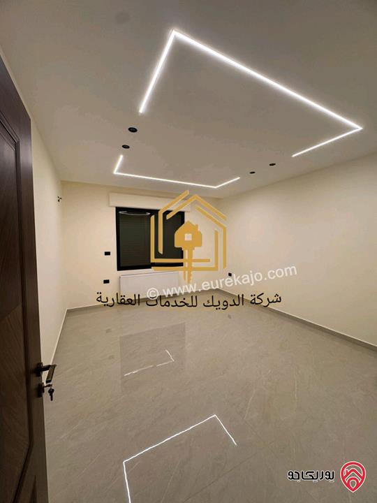 شقة جديدة لم تسكن مساحة 230م داخلي و 250م خارجي للايجار في عمان - الجبيهة 