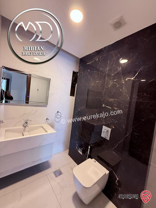 شقة ارضية للبيع في عمان - دير غبار مساحة 200م مع ترس 40م تشطيبات و ديكورات سوبر ديلوكس جديدة لم تسكن