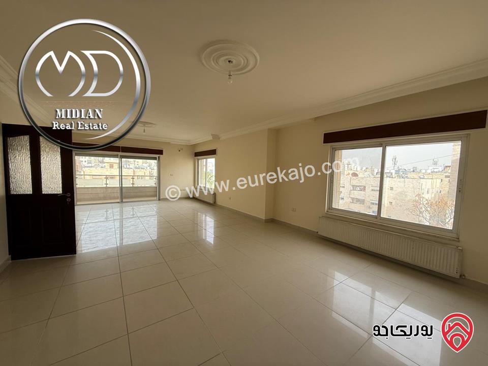 شقة فارغة طابقية مساحة 300م  سوبر ديلوكس للايجار في عمان - الرابية