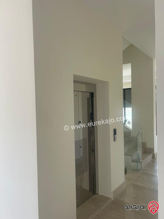 فيلا مساحة 700م على أرض 500م للبيع في عمان - دابوق تشطيب فندقي