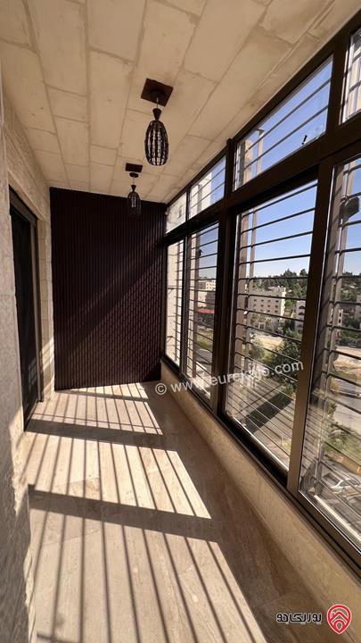 شقة طابق أخير مع روف مساحة 280م باطلالة خلابة للبيع في عمان - ضاحية النخيل من المالك مباشرة 