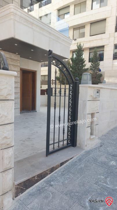 شقة مساحة 190م داخلي و 50م خارجي للبيع في عمان - دير غبار