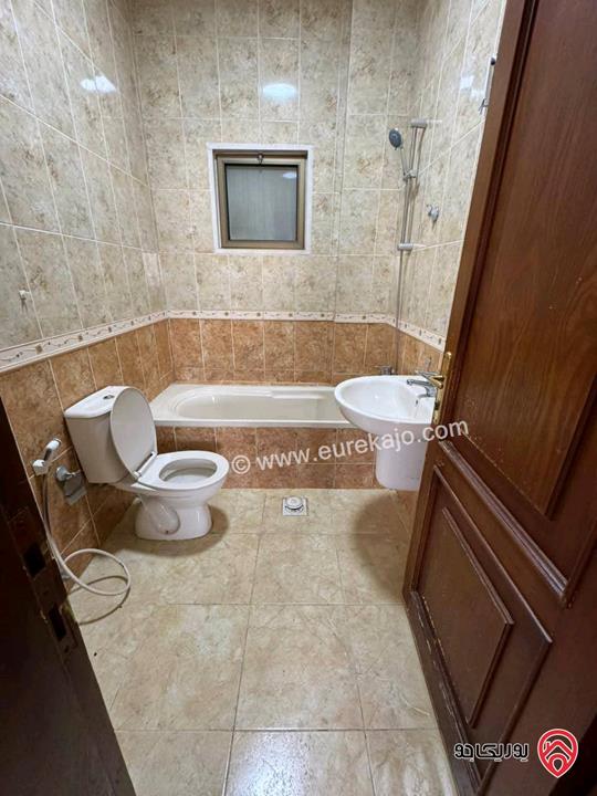 شقة فارغة طابق ثاني مساحة 220م للايجار في عمان - خلدا