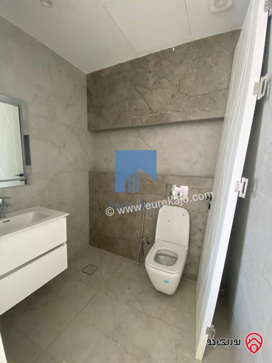 شقة فاخرة للبيع في عمان - أم السماق الشمالي خلف جامع التلاوي طابق ثالث 210م مع روف دوبلكس 120م لم تسكن