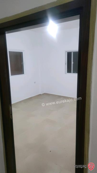 شقة سكنية طابق اول مساحة 100م للايجار في الزرقاء - الوسط التجاري