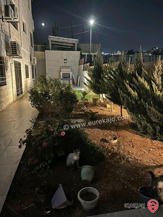 شقة شبه ارضية جديدة مساحة 180م داخلي و 200م خارجي للبيع في عمان - صويلح