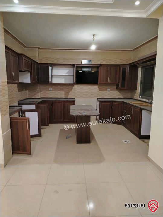 شقة طابق ثالث مساحة 190م للبيع في عمان - مرج الحمام 