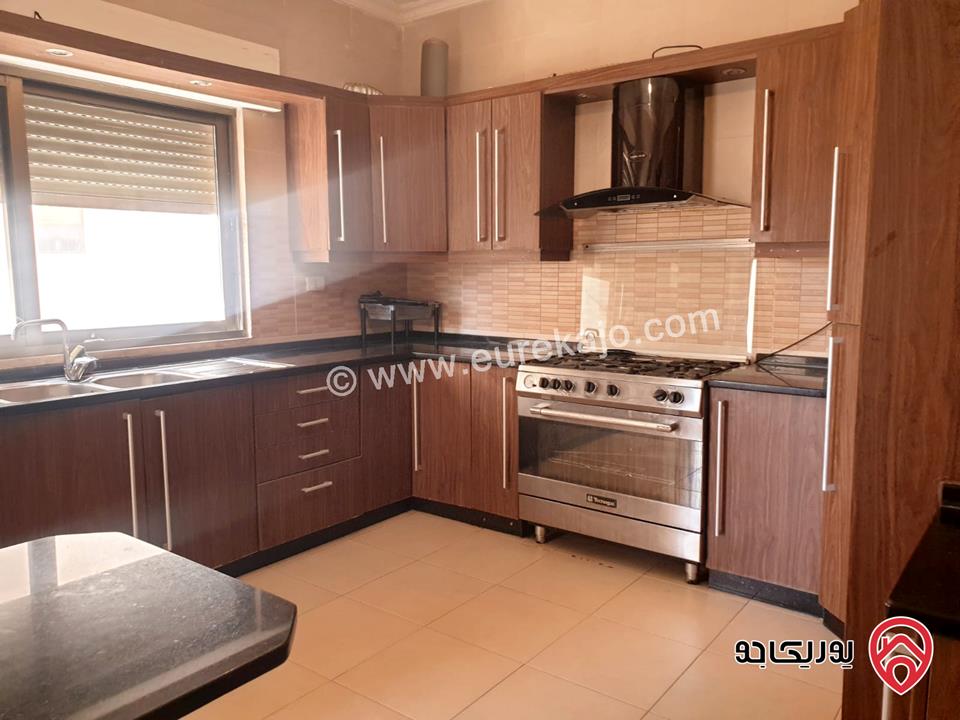 شقة طابق ثاني مساحة 200م للإيجار مفروشة في عمان - أم أذينة