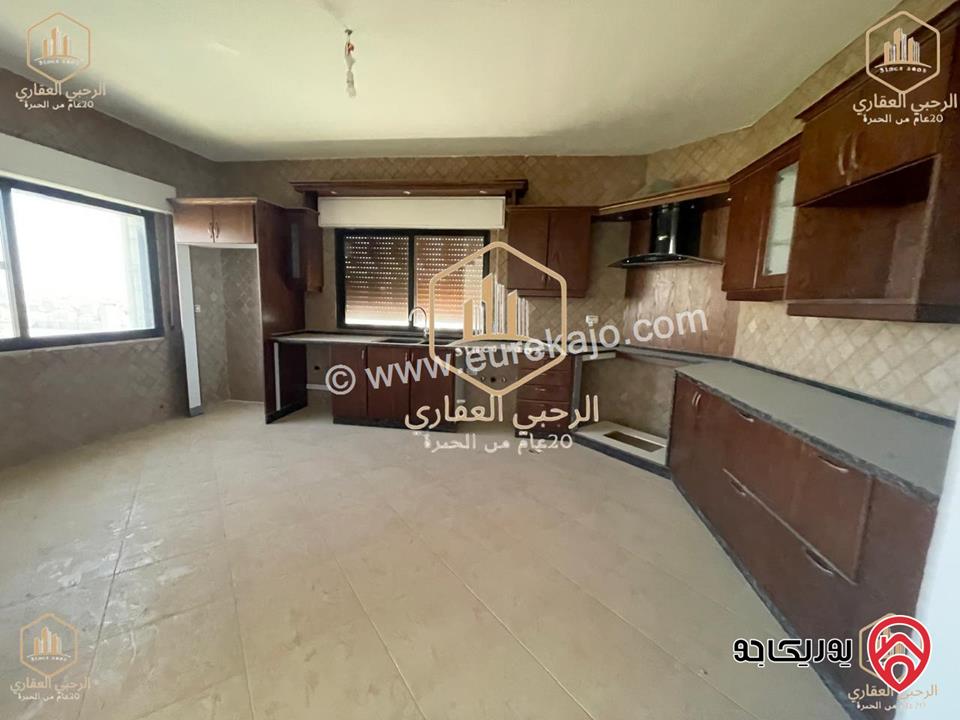 شقة فارغة مساحة 230م طابق أول للايجار في عمان - خلدا