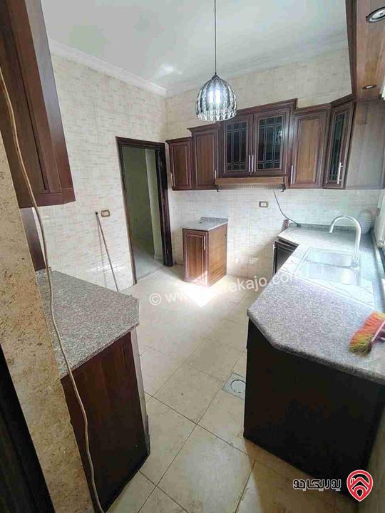 شقة أرضية مساحة 130م داخلي و 50م خارجي للبيع في عمان – طبربور