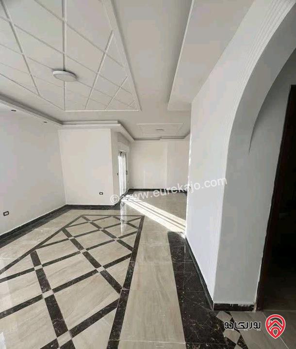 شقة مساحة 230م طابق ثالث للإيجار فارغة في عمان - خلدا