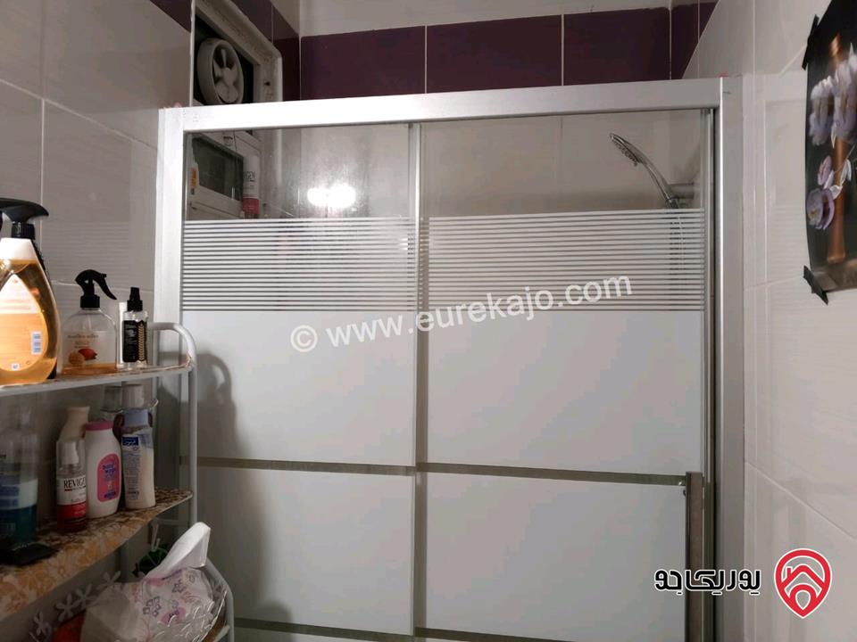شقة طابقية شبه تسوية مساحة 143م مع ساحة 60م للبيع في الزرقاء - جبل طارق 