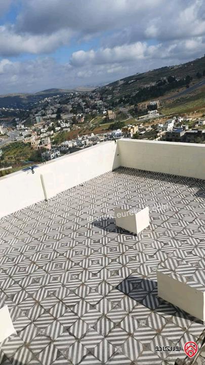 فيلا مساحة 560م على ارض 711م للبيع في الزرقاء - ام رمانة