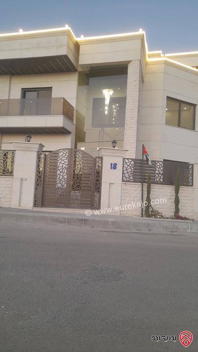 فيلا مساحة 700م على أرض 500م للبيع في عمان - الظهير