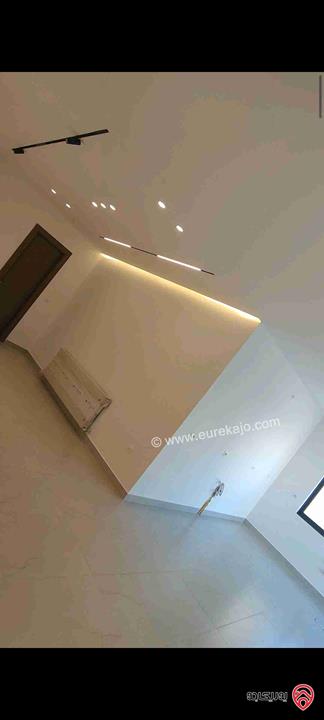 شقة مميزة جديدة طابق ثاني مساحة 135م للبيع في عمان - دير غبار