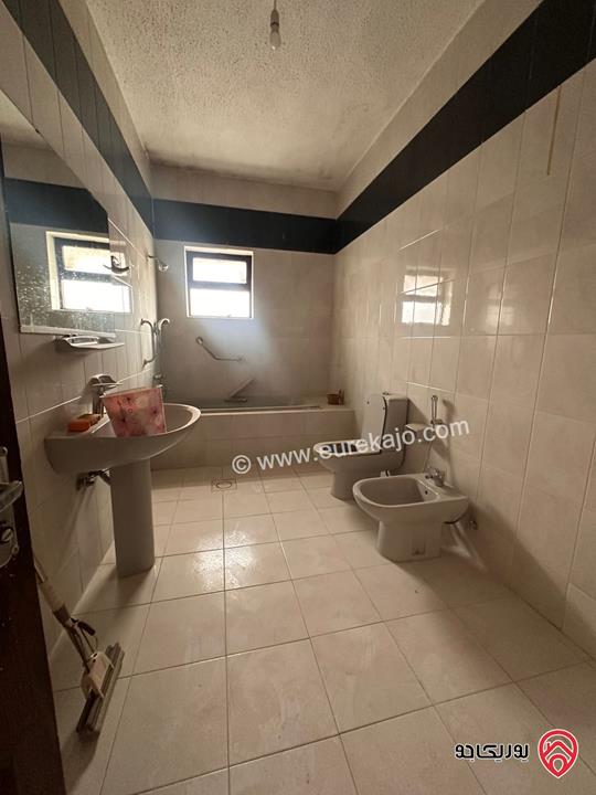 شقة طابق ثالث مساحة 300م للايجار في عمان - خلدا