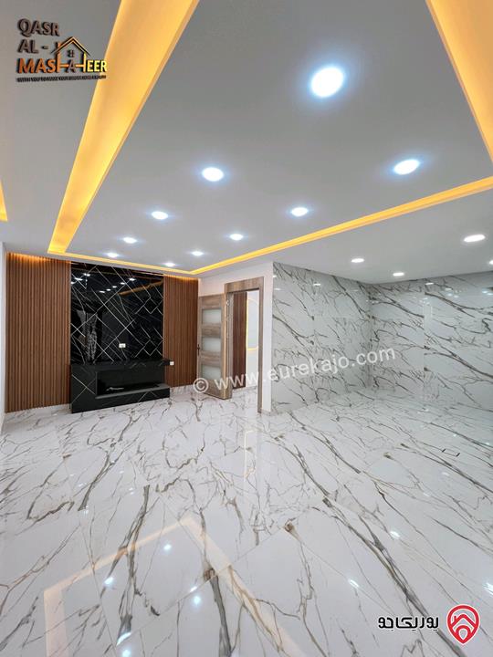 شقة فاخرة بدفعة 50% مساحة 195م داخلي و 150م خارجي للبيع في عمان - الجبيهة 