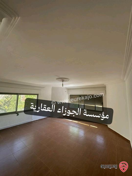 شقة فارغة طابق اول مساحة 250م للايجار في عمان - مرج الحمام مع بلكونتين