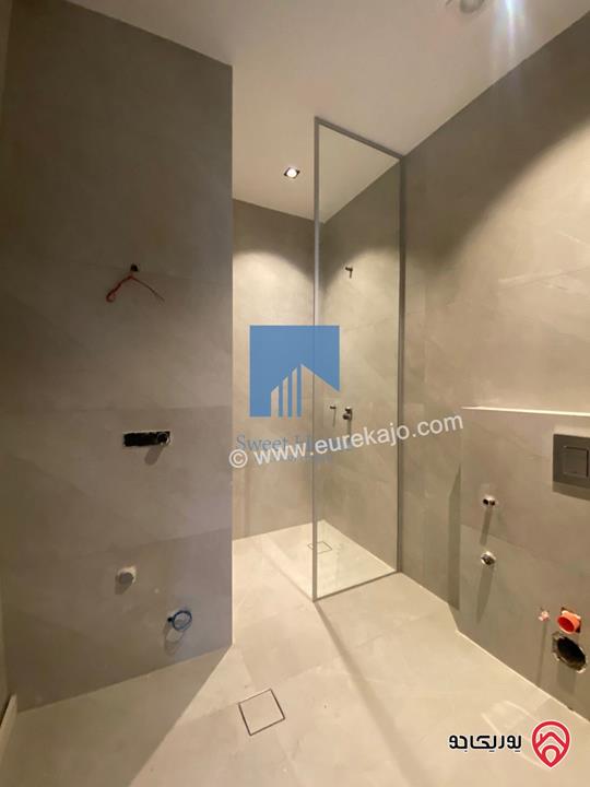 شقة أرضية طابقية مساحة 306م مع ترسات 200م ومسبح لم تسكن للبيع في عمان - أم السماق