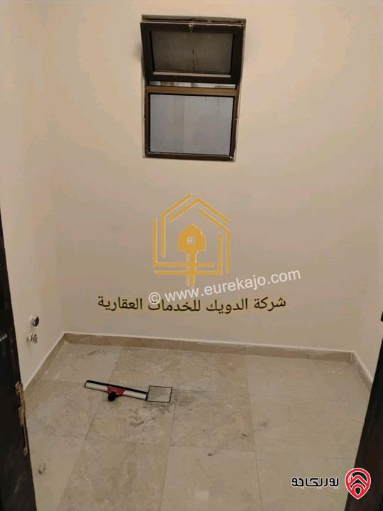 شقة فارغة طابق ثاني مساحة 200م للإيجار في عمان - الجندويل