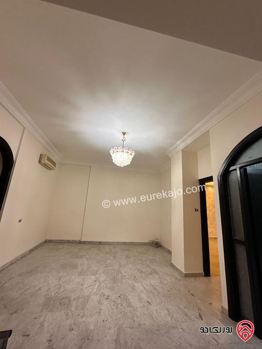 شقة أرضية مساحة 200م داخلي و 350م خارجي للايجار في عمان - دير غبار 